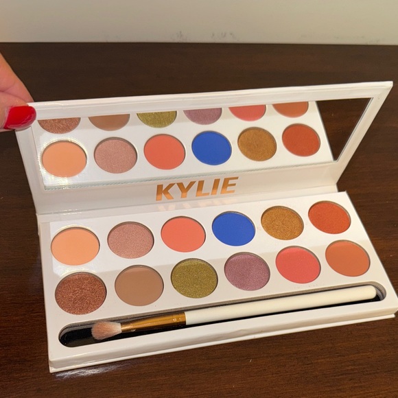 Kylie Cosmetics Eyeshadow Palette - Picture 6 of 9